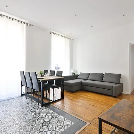 2 Bedroom Quartier Le Marais Free Netflix